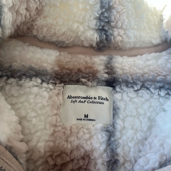 Abercrombie & Fitch Soft Sherpa in Cream and Tan - Picture 2 of 7
